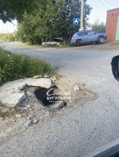 Открытый люк на перекрёстке Берлинского и Жукова вызывает опасения у жителей