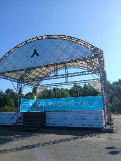 Жители просят отремонтировать трибуны в парке «Юбилейный» к Дню города