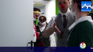 Клоуны фестиваля «Каракуз» порадовали детей в больнице