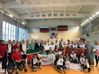 Ветераны СВО завоевали бронзу на турнире по волейболу сидя в Челнах