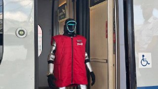 РЖД представили первого в мире робота-проводника на «Сапсане»
